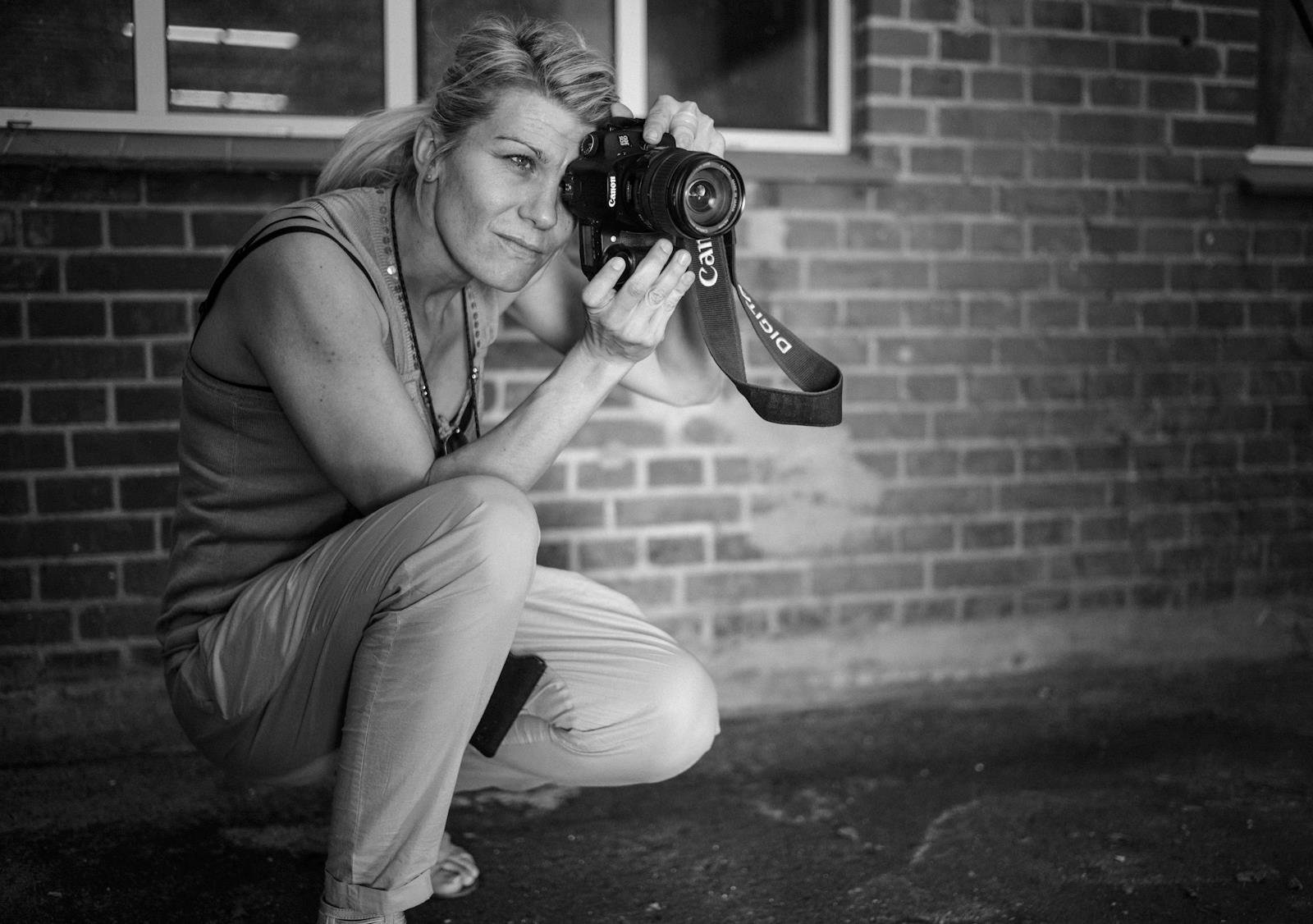 Fotograf Tine Hvolby, fotograferer med Canon